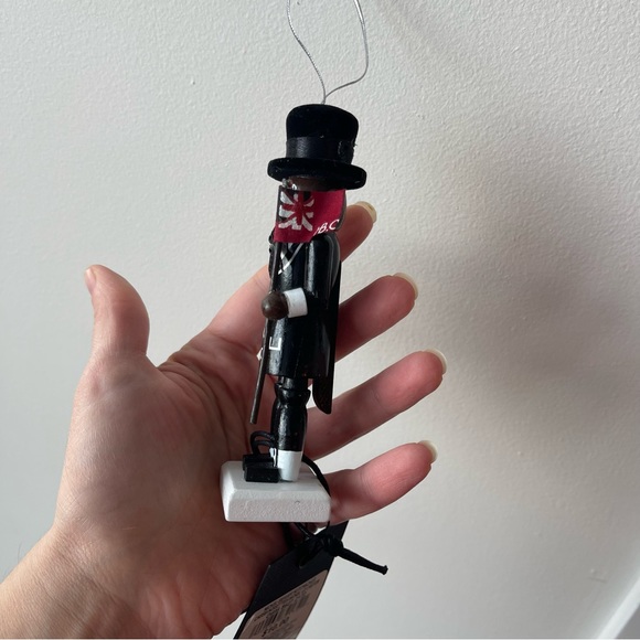 Rare Hudson’s Bay nutcracker beaver with top hat traditional Christmas ornament - Picture 9 of 9